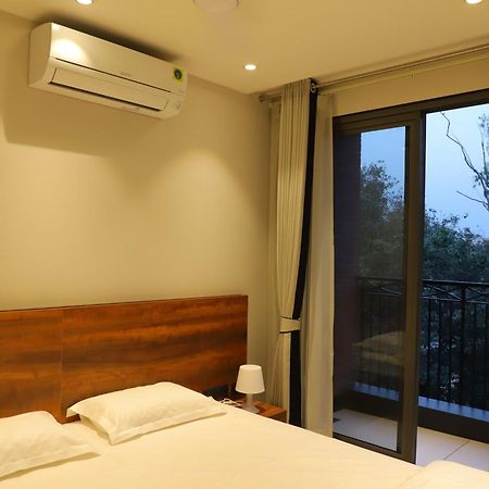 Apt# One-Four-Two - With Lift - High Speed Wifi - Smart Tv Nuova Delhi Esterno foto